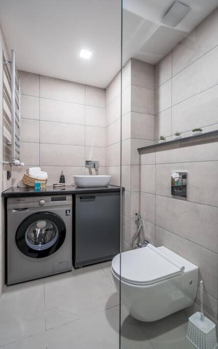 Spacious 2-Bed. Perfect For Family & Friends グダウリ エクステリア 写真