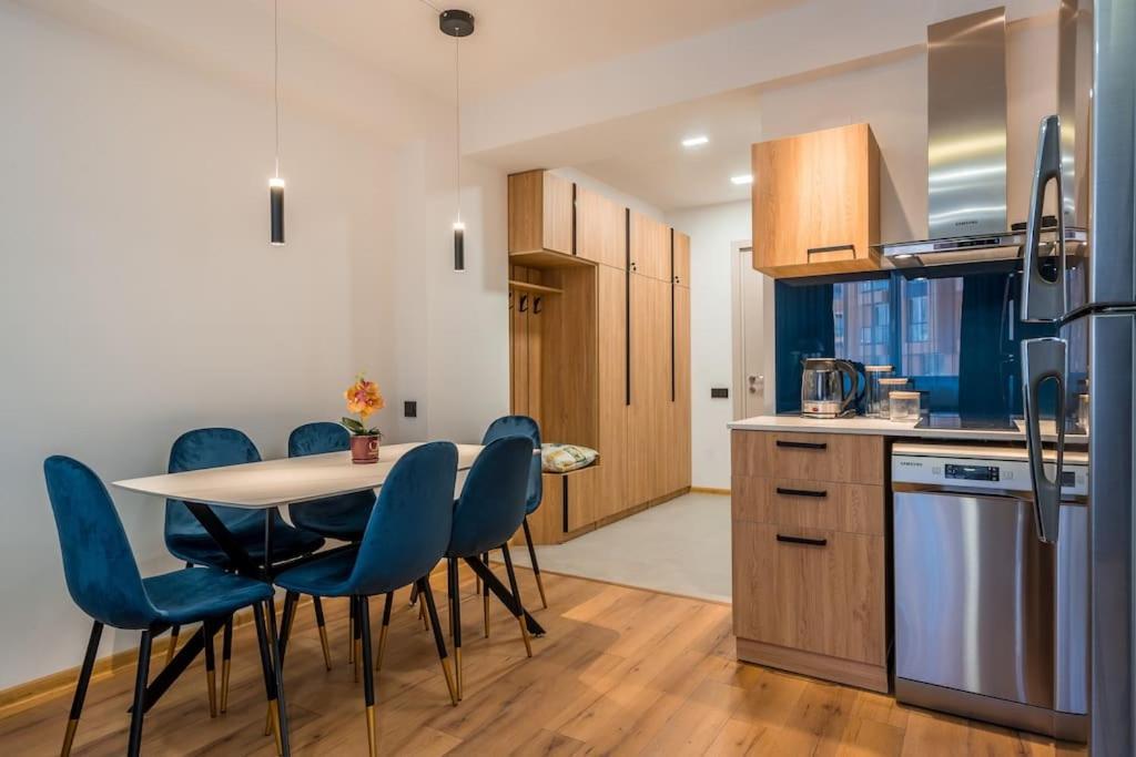 Spacious 2-Bed. Perfect For Family & Friends グダウリ エクステリア 写真